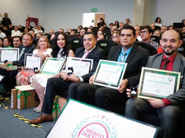 ¡Feliz Día del Maestro! Reconoce COBAES a seis educadores con el galardón Mérito Docente 2024